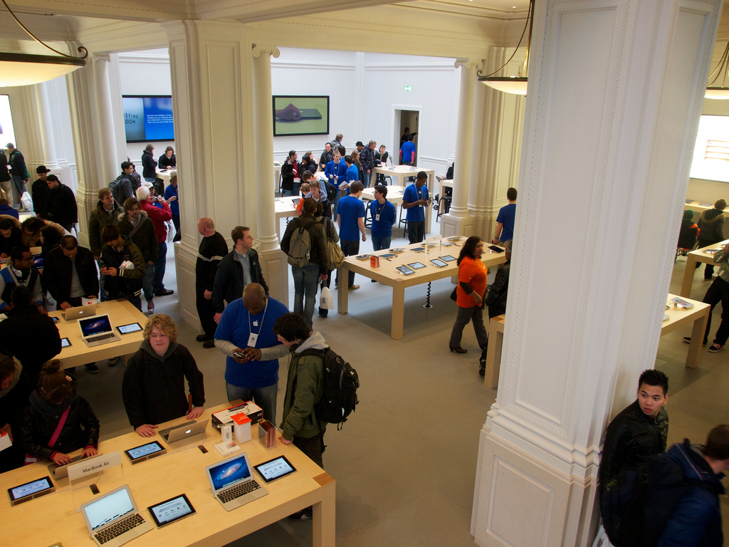 apple-store-amsterdam.jpg